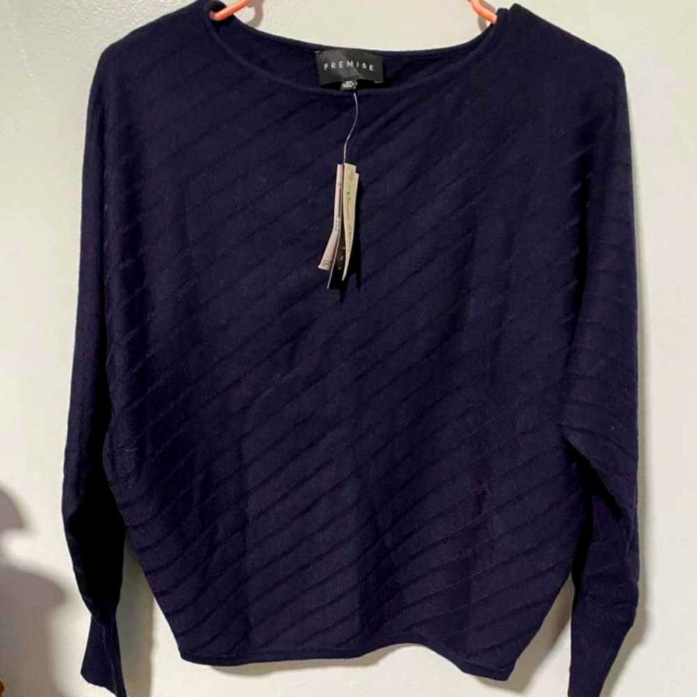 NWT Premise top